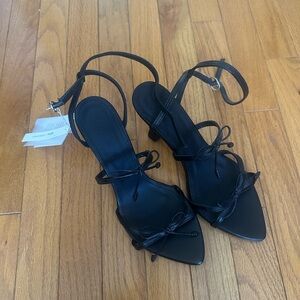 Alohas black tie heels